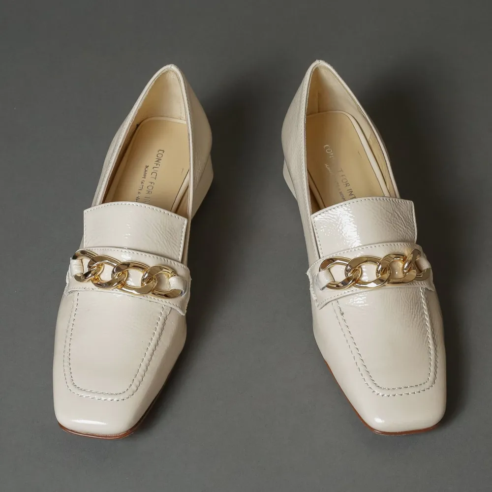 Conflict For Interest 727 Viola| Flats